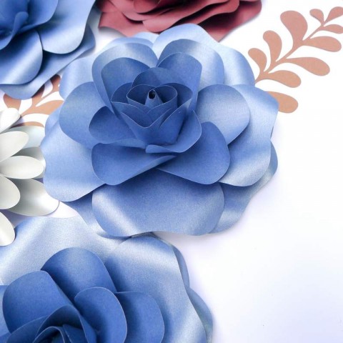 Бумажная роза для оформления "Сияние" синего цвета